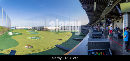 Hillsboro, Oregon - 11. Mai 2019: TopGolf, Veranstaltungsort mit mondänen Lounge mit Getränke & Spiele Stockfoto