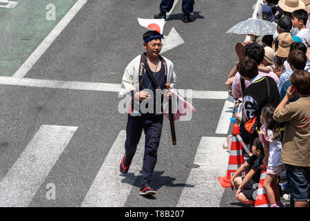 Volks, Japan - 5. Mai, 2019: Die Menschen in traditionellen Kostümen Parade durch die Straße während einer Parade neue imperiale Ära zu feiern sind Iwa' Stockfoto