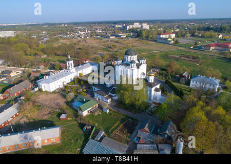 Ansicht des Savior-Euphrosyne Nonnenkloster auf einem sonnigen April Tag (Luftaufnahmen). Polotsk, Weißrussland Stockfoto