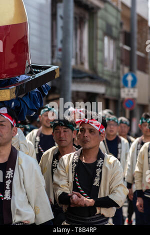 Volks, Japan - 5. Mai, 2019: Die Menschen in traditionellen Kostümen Parade durch die Straße drawning massive schwimmt neuen imperialen Ära zu feiern Iwa' Stockfoto