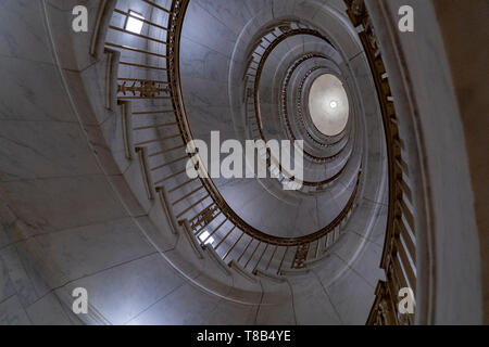 Spyral Treppe im Gebäude des Obersten Bundesgerichtes in Washington. Stockfoto