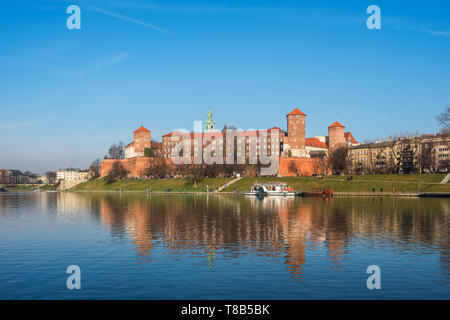 Schloss Wawel am Ufer der Weichsel in Krakau Stockfoto