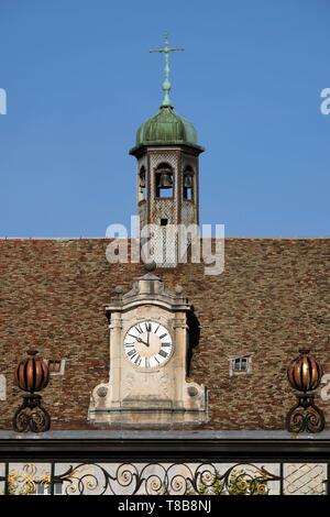 Frankreich, Franche-Comté, Besancon, Saint Jacques Krankenhaus vom 18. Jahrhundert, Uhr, Pinnacle Stockfoto