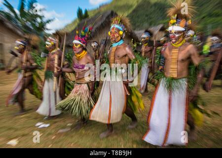 Papua-neuguinea, Hela Provinz, Krieger gekleidet in traditioneller Weise anlässlich eines Singen - Singen Stockfoto