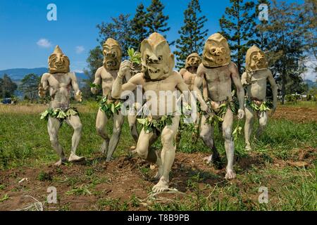 Papua-neuguinea Western Highlands Provinz, Wahgi Tal, Mount Hagen Region, Festival der Hagen zeigen, Asaro Mudmen mit Ursprung aus der Region Stockfoto