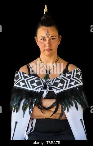 Maori Frau Maori Sind Die Ureinwohner Von Neuseeland Neuseeland Von Polynesien Vor 1000 Jahren Migriert Stockfotografie Alamy