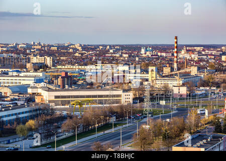 Panoramablick auf Neues Quartal Hochhaus Bereich Stadtentwicklung Wohnviertel am Abend aus der Vogelperspektive Stockfoto
