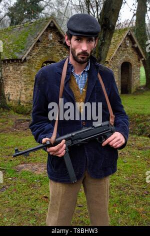 Frankreich, Eure, Sainte Colombe prÚs Vernon, Allied Rekonstitution Group (USA Weltkrieg 2 und der französischen Maquis historische Rekonstruktion Association), der Reenactor Rudy Le Gall in Parteigänger der französischen Streitkräfte im Inneren (FFI) Stockfoto