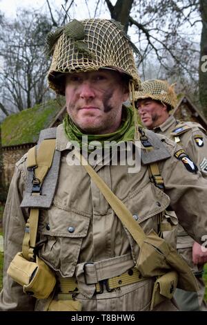 Frankreich, Eure, Sainte Colombe prÚs Vernon, Allied Rekonstitution Group (USA Weltkrieg 2 und der französischen Maquis historische Rekonstruktion Association), reenactor Erwan Ruaux in Uniform der 101St US Airborne Division Stockfoto