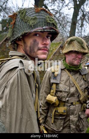 Frankreich, Eure, Sainte Colombe prÚs Vernon, Allied Rekonstitution Group (USA Weltkrieg 2 und der französischen Maquis historische Rekonstruktion Association), reenactor Pierre Nehou in Uniform der 101St US Airborne Division Stockfoto