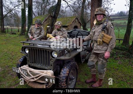 Frankreich, Eure, Sainte Colombe prÚs Vernon, Allied Rekonstitution Group (USA Weltkrieg 2 und der französischen Maquis historische Rekonstruktion Association), reenactors in Uniform der 101St US Airborne Division Stockfoto