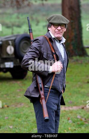 Frankreich, Eure, Sainte Colombe prÚs Vernon, Allied Rekonstitution Group (USA Weltkrieg 2 und der französischen Maquis historische Rekonstruktion Association), der Reenactor Jean-Yves Le Gall in Parteigänger der französischen Streitkräfte im Inneren (FFI) Stockfoto