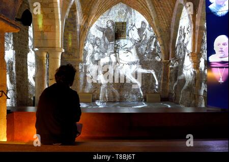 Frankreich, Seine Maritime, Rouen, den Erzbischöflichen Palast, historische Jeanne d'Arc Museum, Projektion von Bildern in der Gotischen Krypta Stockfoto