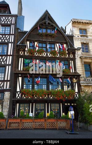 Frankreich, Seine Maritime, Rouen, place du Vieux MarchÚ, das Restaurant La Couronne in einem Fachwerkhaus von 1345 ist die sagte das älteste Gasthaus in Frankreich zu werden. Stockfoto