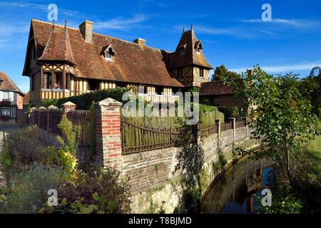 Frankreich, Calvados, Pays d'Auge, Beuvron en Auge, mit der Bezeichnung les plus beaux villages de France (Schönste Dörfer Frankreichs), Fachwerkhaus Stockfoto