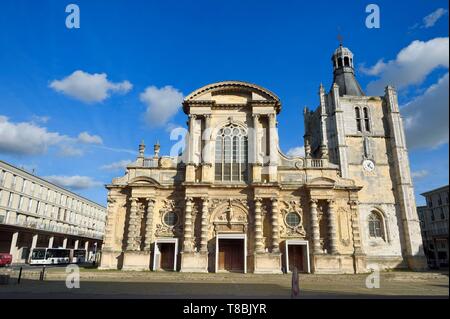 Frankreich, Seine Maritime, Le Havre, Kathedrale Notre-Dame ist von Perret Gebäuden umgeben Stockfoto