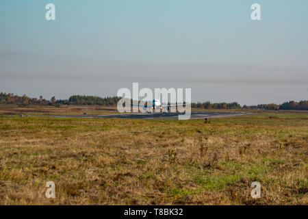 Chabarowsk, Russland - 29.September 2018: Flugzeug Airbus A319-100 VP-BUO Aurora Airline landet auf dem Flughafen von Chabarowsk. Stockfoto