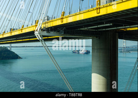 Schließen Sie das Erntegut auf Stahl Ting Kau Brücke in Hongkong, die Insel Tsing Yi Tsuen Wan verbindet Stockfoto