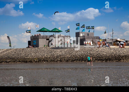 Nordsee, Mitte, Sport, Buesum, Familie, Wasser, Meer, Wattenmeer, über, Strand, Wasser, Perlebucht, Küste, See, Meer, Strand, Steine, Baden, Baden, Wassersport, Stockfoto