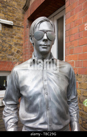 Braun Don Aluminium Skulptur an der Jerwood Platz Galerie auf der Union Street, Southwark, London, UK Stockfoto