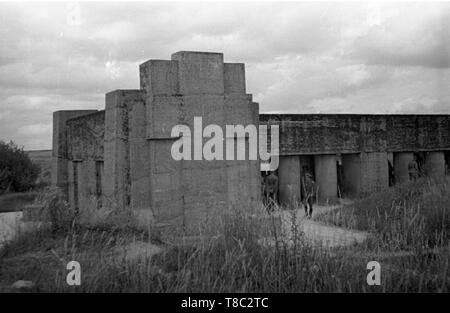 2. Weltkrieg in Europa - Bunker im Gebrauch der deutschen Wehrmacht // 2. Weltkrieg in Europa - Bunker von der Germay Armee/Wehrmacht/Heer verwendet Stockfoto