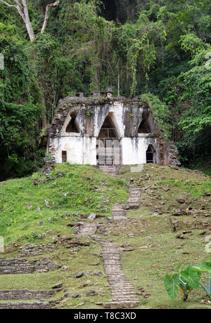 Palenque Mexiko; Tempel der Blättrig Kreuz, die alten Maya Stätte von Palenque, UNESCO-Weltkulturerbe, Yucatan, Mexiko Stockfoto