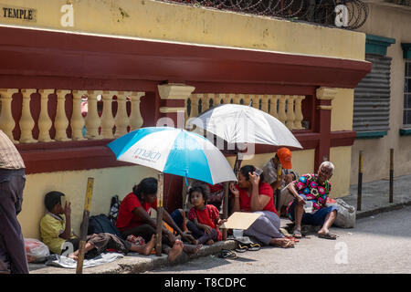 Bettler außerhalb der chinesischen Tempel, Kuala Lumpur, Malaysia Stockfoto