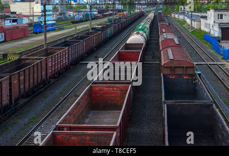 Zuges in der Sortierung Freight Railway Station, Schienengüterverkehr - Bild Stockfoto