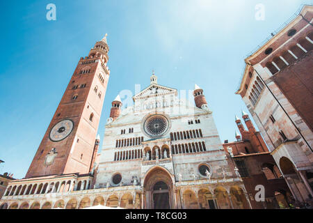 Alte Kathedrale von Cremona mit berühmten torrazzo Glockenturm und Baptisterium Cremona, Lombardei, Italien Stockfoto