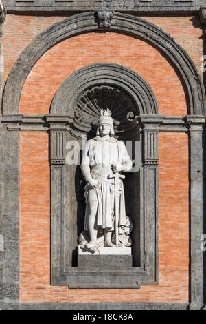 Statuen der Könige von Neapel, Royal Palace, Neapel, Italien Stockfoto