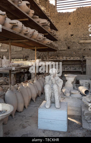 Ausgegrabenen Artefakte & Florelli von Gips, Pompeji, Italien Stockfoto