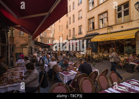 Lyon, Place Neuve St Jean, Restaurants Stockfoto