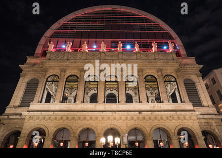 Opéra de Lyon, rechtlich "Opéra National de Lyon" und in der letzten Dekade unter dem kurzen Namen, ist eine Oper in Lyon, Frankreich, Stockfoto