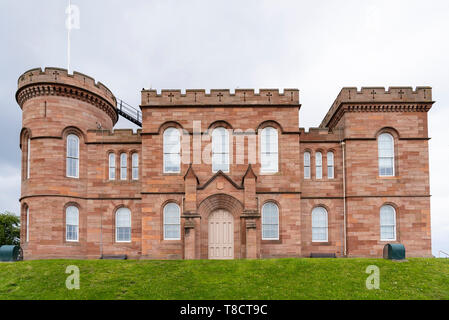 Die Außenseite des Inverness Castle und Sheriff Court an der Nordküste 500 Autowanderstraße im Norden von Schottland, Großbritannien Stockfoto