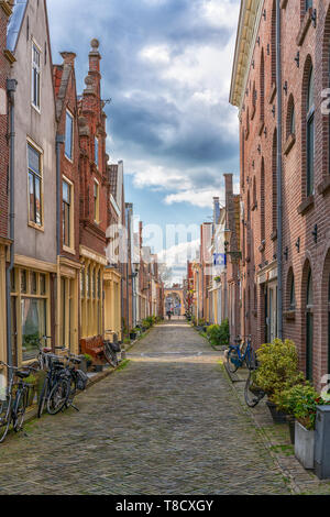 Alkmaar, Niederlande - 12 April 2019: Blick von den Straßen von Alkmaar Stockfoto