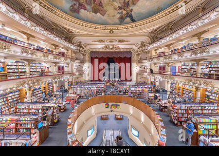 El Ateneo Buchhandlung, Buenos Aires. Innenraum der Ateneo Grand Splendid Buchhandlung, ein ehemaliges Theater an der Avenida Santa Fe, Buenos Aires, Argentinien Stockfoto