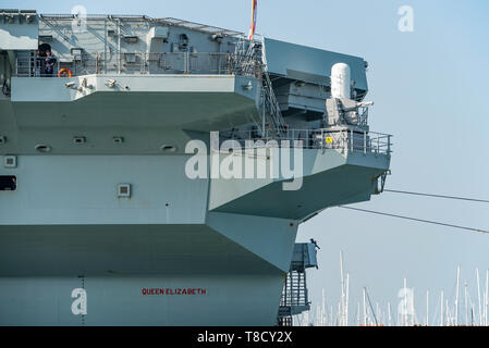 Die Vulcan Phalanx Weapon System (Ciws) ist eine neue Ergänzung auf dem Stern der Flugzeugträger HMS Queen Elizabeth. In Portsmouth, Großbritannien auf 1/4/19 gesehen. Stockfoto