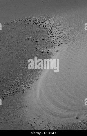 Schwarzweiß: Wind gemeißelte feiner Sand, llanmadoc Strand, Halbinsel Gower, Wales, UK. Stockfoto