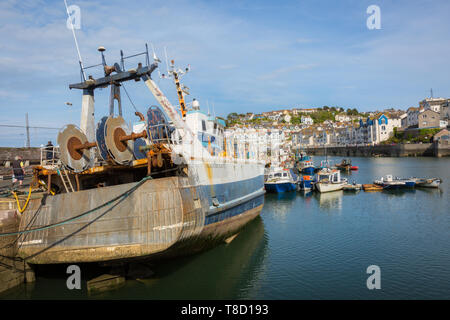 Altes Fischerboot im Hafen von Brixham, Devon, Großbritannien Stockfoto