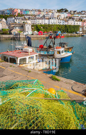 Anzeigen von Brixham Stadt über den Hafen und die Bucht, Devon, Großbritannien Stockfoto