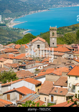 Panoramablick auf San Giovanni a Piro, Provinz Salerno, Kampanien, Süditalien. Stockfoto