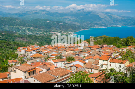 Panoramablick auf San Giovanni a Piro, Provinz Salerno, Kampanien, Süditalien. Stockfoto