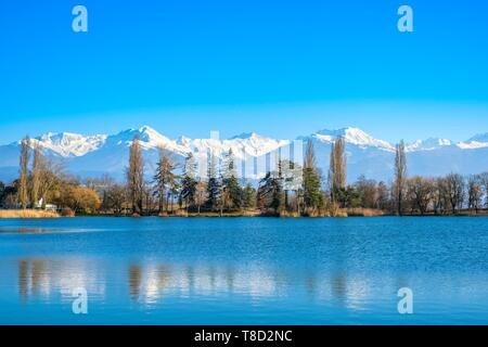 Frankreich, Savoyen, Les Marches, See Saint AndrÚ im Herzen der Combe de Savoie Weinberge, Belledonne mit Schnee im Hintergrund Stockfoto