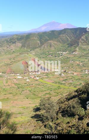 Spanien, Kanarische Inseln, Teneriffa, Provinz Santa Cruz de Tenerife, Buenavista del Norte mit Vulkan Teide Stockfoto