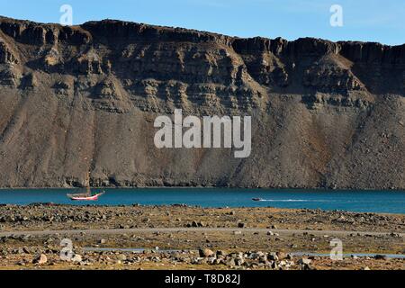 Grönland, Westküste, North Star Bay, Wolstenholme Fjord, Dundas (Thule), der Dagmar Aaen Segelboot durch deutsche Polarforscher und Buchautor Arved Fuchs Stockfoto