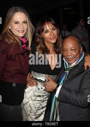 Juni 21, 2012 - Los Angeles, CA, USA - 11. Mai 2019 - Peggy Lipton, Stern der Ã" Mod SquadÃ • und Ã" Twin Peaks, Ã • ex-Frau von Quincy Jones, stirbt mit 72 an Krebs. Datei Foto: 21. Juni 2012 - Hollywood, Kalifornien - Peggy Lipton, Rashida Jones, Quincy Jones. - 2012 Los Angeles Film Festival -'' Celeste und Jesse Forever'' - nach Partei gehalten an FigOly Restaurant, Luxe Hotel im Stadtzentrum. Photo Credit: Kevan Brooks/AdMedia (Credit Bild: © kevan Brooks/AdMedia über ZUMA Draht) Stockfoto