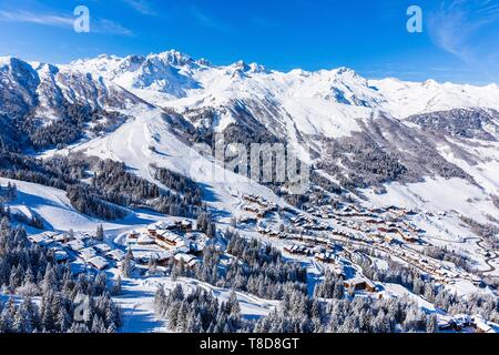 Frankreich, Savoyen, Valmorel, Massiv der Vanoise, Tarentaise, Blick auf das Massiv von La Lauziere und des Grand Pic de la Lauziere (2829 m) (Luftbild) Stockfoto