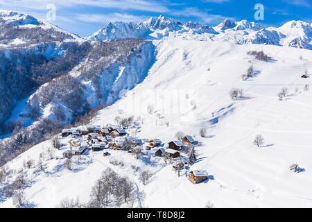 Frankreich, Savoyen, das Dorf Quarante Flugzeuge, Massiv der Vanoise, Tarentaise, Blick auf das Massiv von La Lauziere und des Grand Pic de la Lauziere (2829m), (Luftbild) Stockfoto