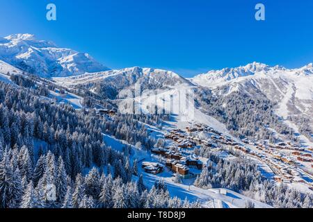 Frankreich, Savoyen, Valmorel, Massiv der Vanoise, Tarentaise, Ansicht von Cheval Noir (2832 m) und das Massiv von La Lauziere und des Grand Pic de la Lauziere (2829 m) (Luftbild) Stockfoto