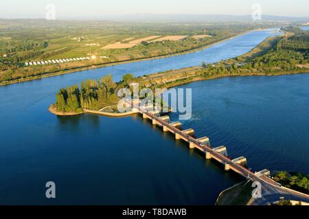 Frankreich, Gard, Vallabregues, Staudamm von Vallabregues auf der Rhone (Luftbild) Stockfoto